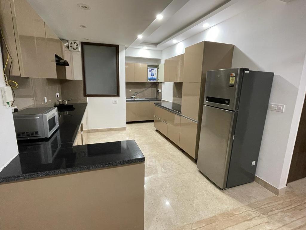 Flxho Uno - Serviced Apartment & Rooms - Golf Course Road Гургаон Экстерьер фото